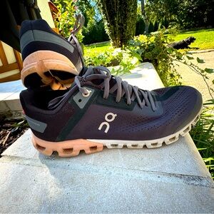 Women’s On Cloud Swiss Running/Walking Sneaker size 9.